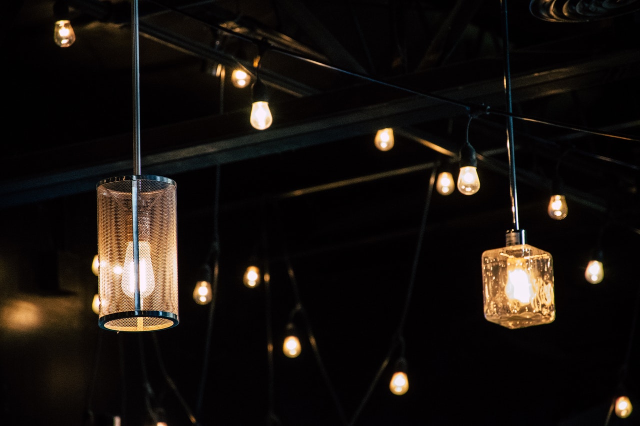 Lampa DIY – sprawdź 10 inspirujących pomysłów na ręcznie robioną lampę